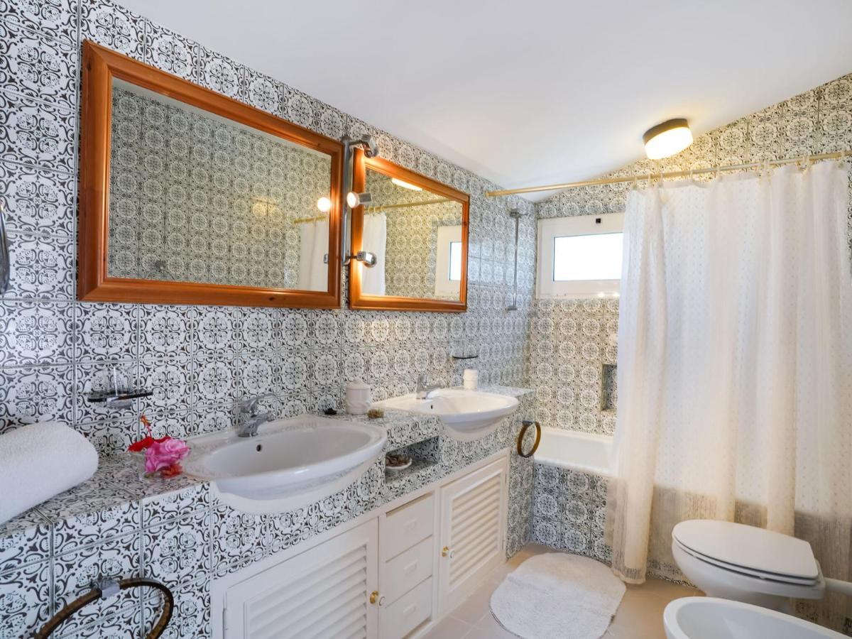 Roofed Villa In Albufeira With Private Swimming Pool Olhos de Agua  Room photo