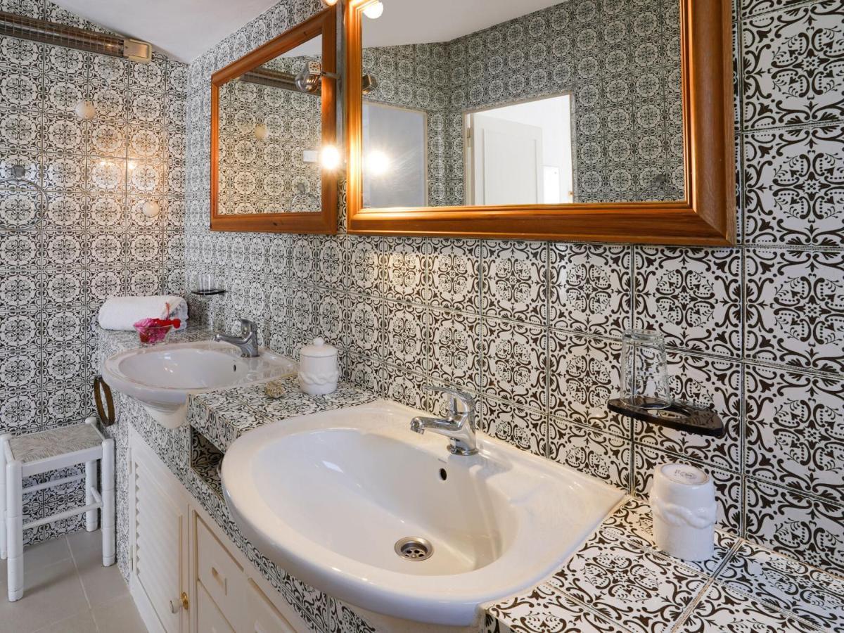 Roofed Villa In Albufeira With Private Swimming Pool Olhos de Agua  Room photo