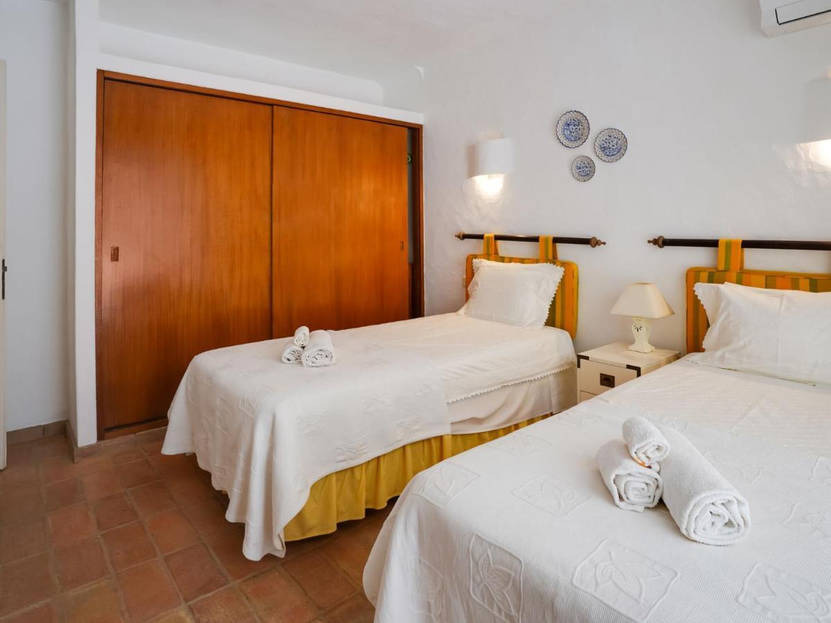 Roofed Villa In Albufeira With Private Swimming Pool Olhos de Agua  Room photo